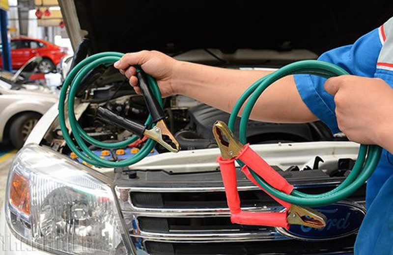 Một mẹo nhỏ giúp bạn khởi đỗng xe ô tô khi hết ắc quy Day-cau-binh-dien-1-800x520